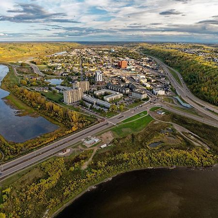 Top Floor Riverfront Condo With Stellar Sunsets! Форт Мак-Муррей Экстерьер фото